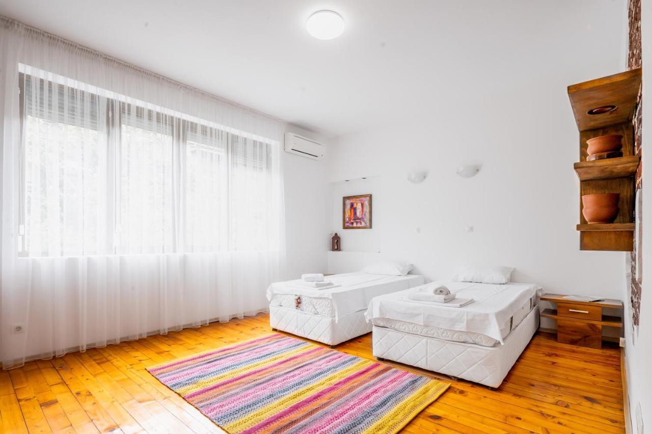 Sofia'S Vintage Gem: Spacious 2Bd Flat On Solunska Exterior photo