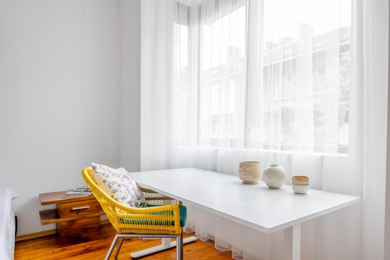 Sofia'S Vintage Gem: Spacious 2Bd Flat On Solunska Exterior photo