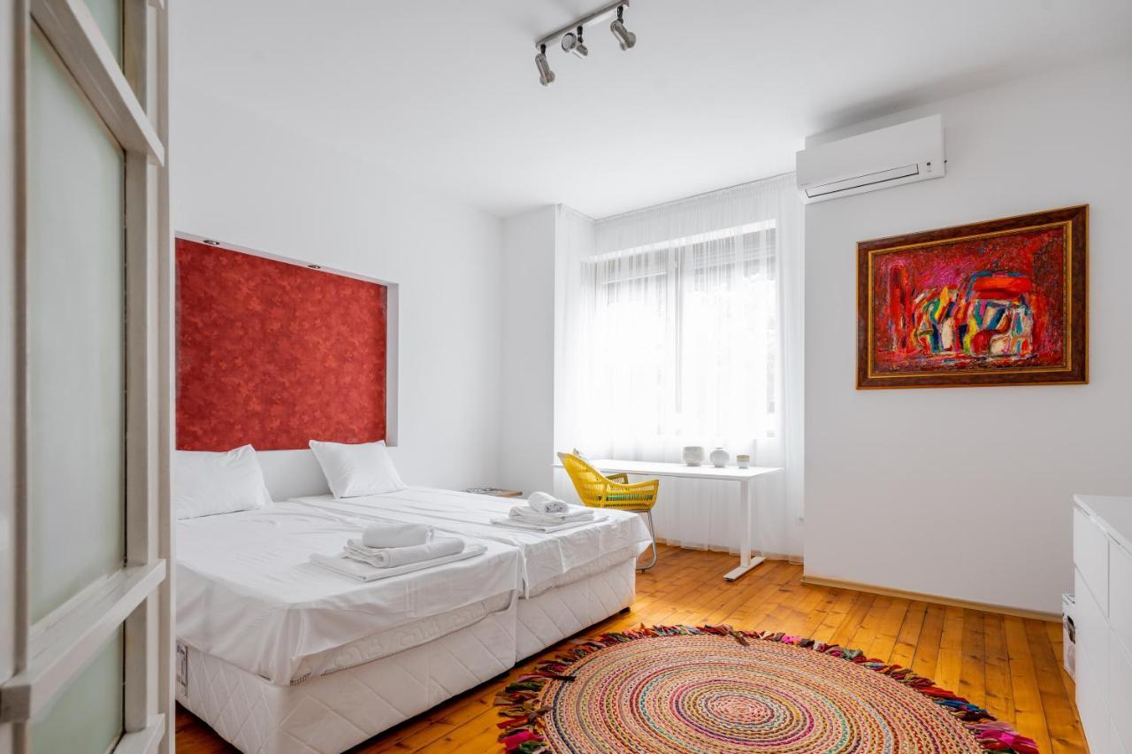 Sofia'S Vintage Gem: Spacious 2Bd Flat On Solunska Exterior photo