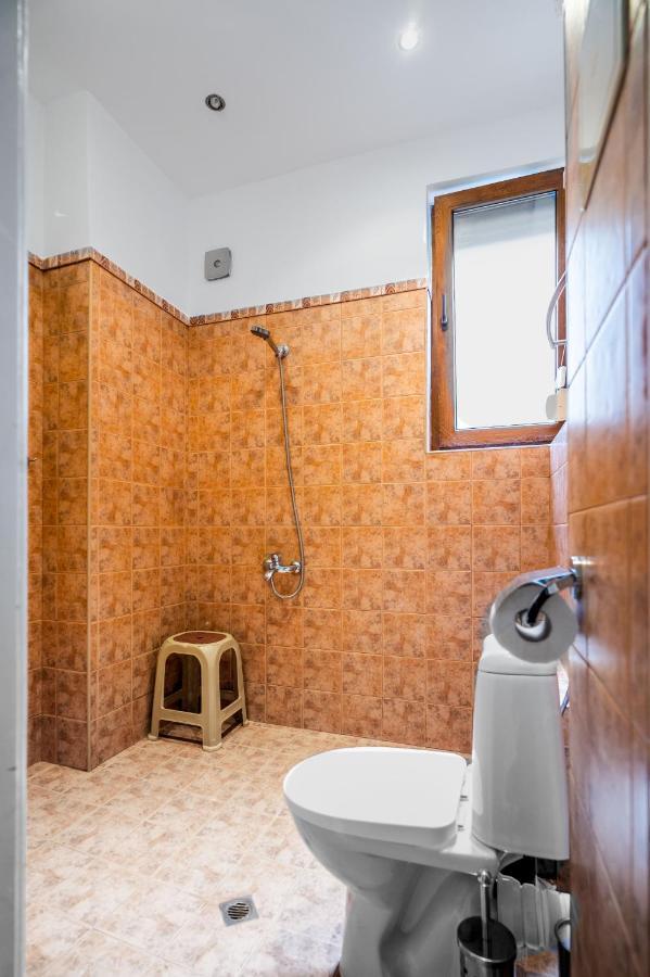 Sofia'S Vintage Gem: Spacious 2Bd Flat On Solunska Exterior photo